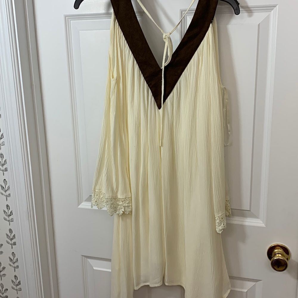 Virgin Only/VO Size Small cold shoulder bell sleeve with crochet detail tunic